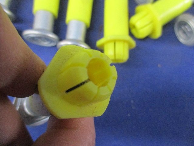 プレートハンガー(70個入)(黄) PH-3030