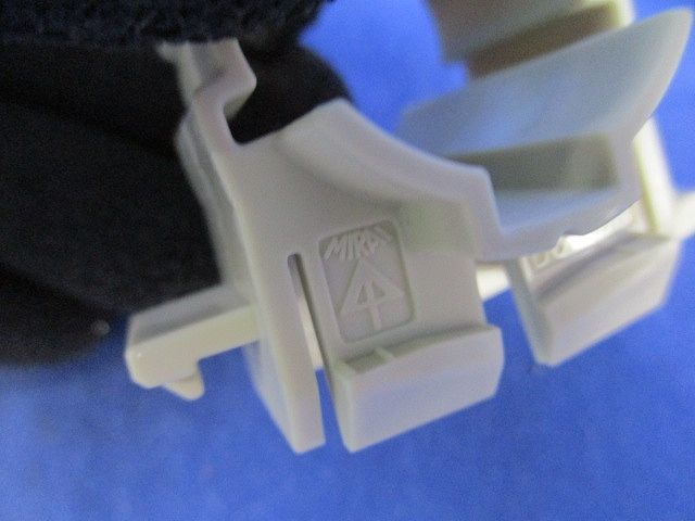 樹脂製ダクトクリップ 適合管(16個)(ベージュ) DC-16NJ
