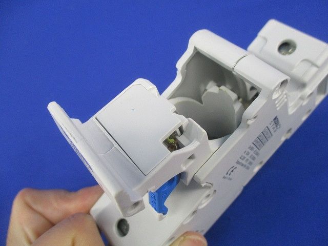 ヒューズホルダ CMS221I