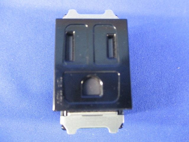 フルカラー埋込扉付接地コンセント ブラック WN11511B