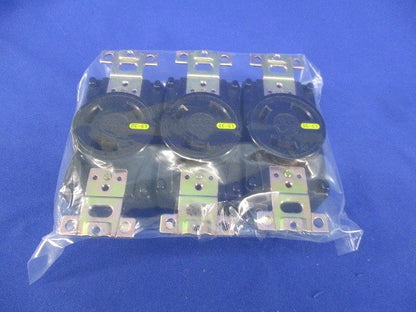 引掛形埋込コンセント(3個入)(キズ･汚れ有) 3310-L5