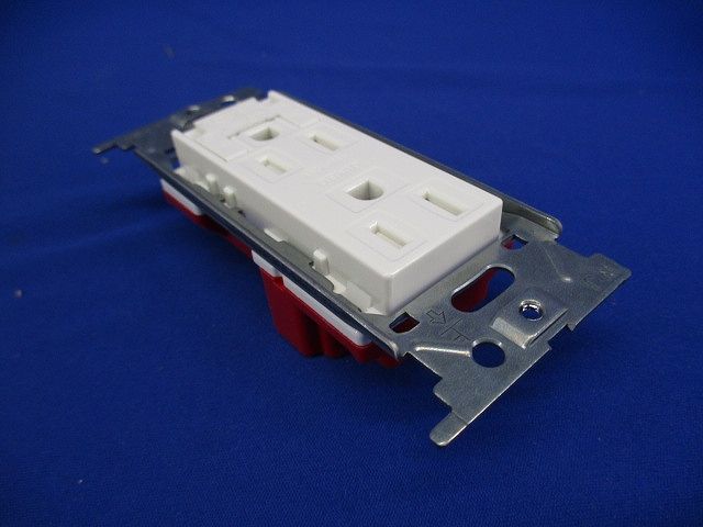 埋込扉付アースターミナル付接地ダブルコンセント 15A-125V ピュアホワイト JEC-BN-55GEFPW