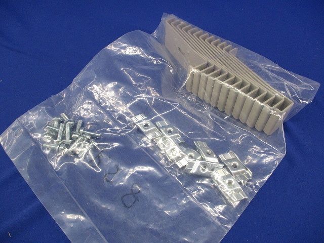 底板カバークランプ ケーブルラック部材(12個入) QRS8