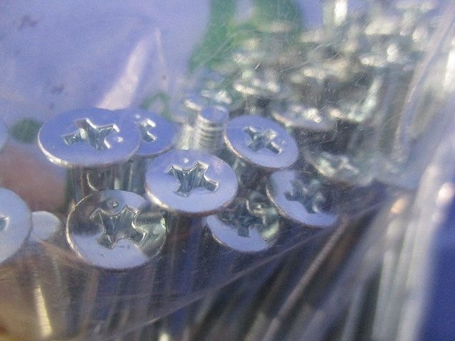 皿小ネジ(100個入×2)(新品未開封) 4×75