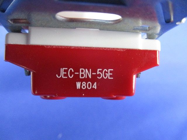 埋込アースターミナル付接地シングルコンセント 2PE 15A 125V ピュアホワイト JEC-BN-5GEPW