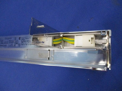 LEDたなライト(付属品ネジ2個不足) TXF3-LED872S