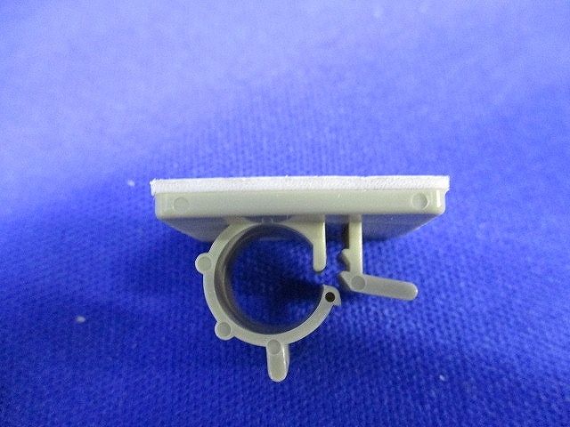 ワイヤーステッカー 粘着式配線留器具(93個入) S-608