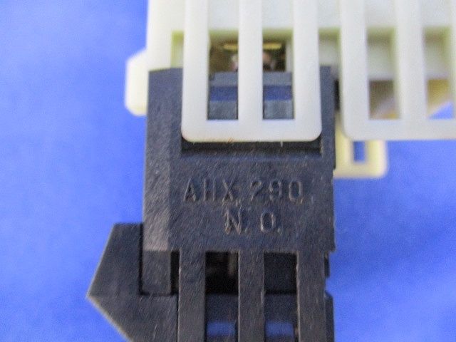 φ25コマンドスイッチ 照光押しボタンスイッチ(キズ･汚れ有) AH25-L E3