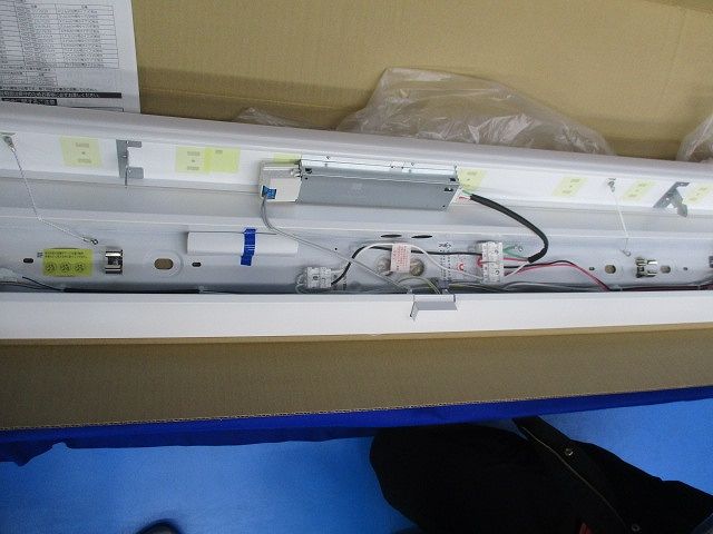 非常用ベースライト 階段通路誘導灯・一体型階段灯40形高光束(23年製) NNCF42155LE9