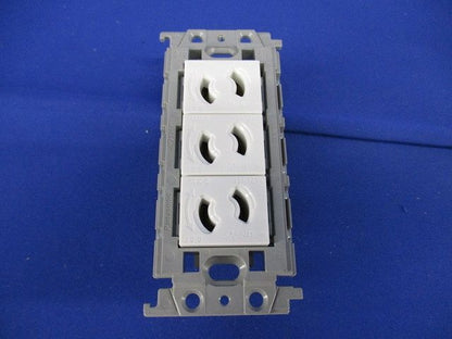 抜け止めトリプルコンセント(絶縁枠付) WTF10634WK