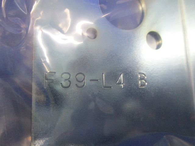 取りつけ金具(1セット計4個) F39-L4