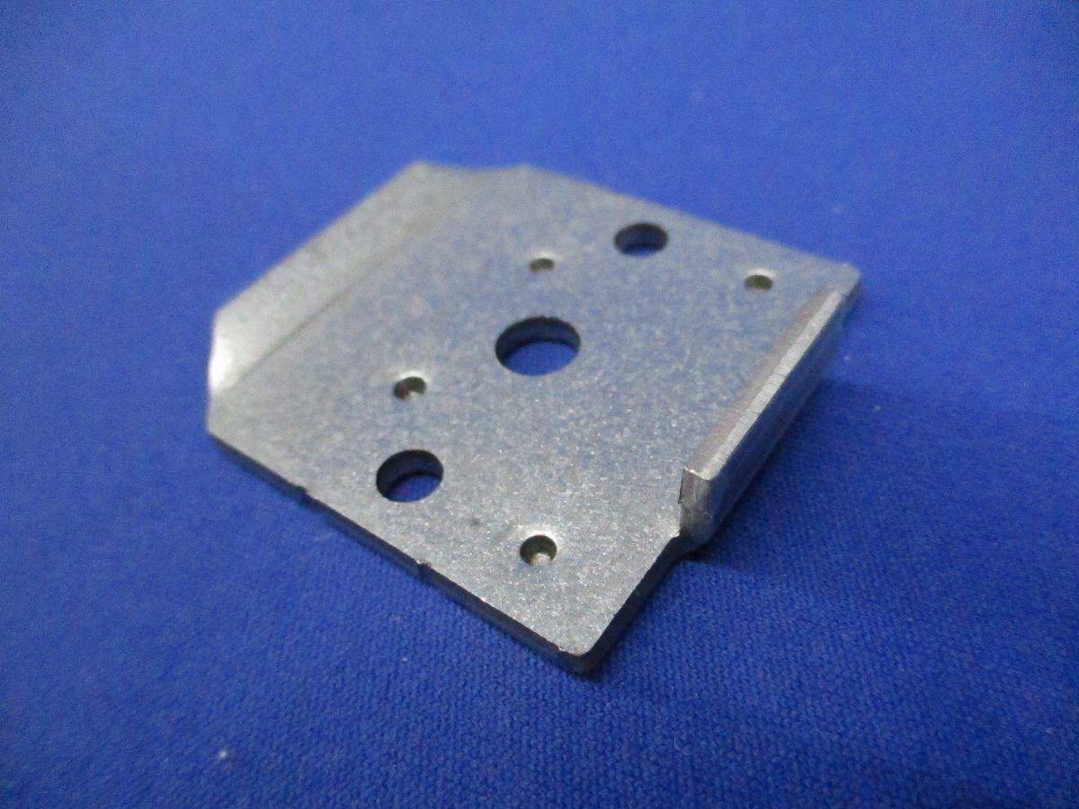 ケーブルラック アングル用振れ止め金具(20個入) SD-SNQRS2