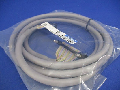 コネクタ端子台変換ユニット専用接続ケーブル(シールドあり) XW2Z-300B-R1
