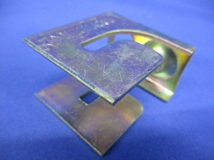 パイラックリップみぞ形鋼用電線管ボックス支持金具(77個入) K10-LS