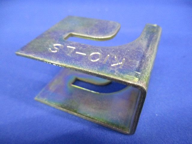 パイラックリップみぞ形鋼用電線管ボックス支持金具(77個入) K10-LS