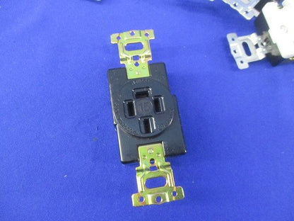 埋込コンセントセット(混在6個入)(キズ・汚れ有) WF1415K他