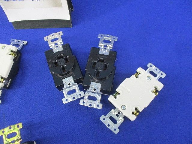 埋込コンセントセット(混在6個入)(キズ・汚れ有) WF1415K他