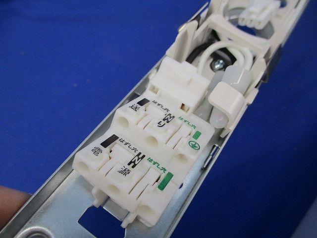 LEDベースライト(電球色)(キズ・汚れ有) NNF50903LR9