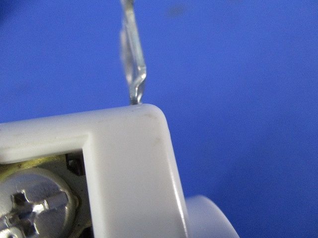 引掛埋込コンセントセット(メーカー混在5個入)(ミルキーホワイト)(キズ・汚れ有) WF2315K