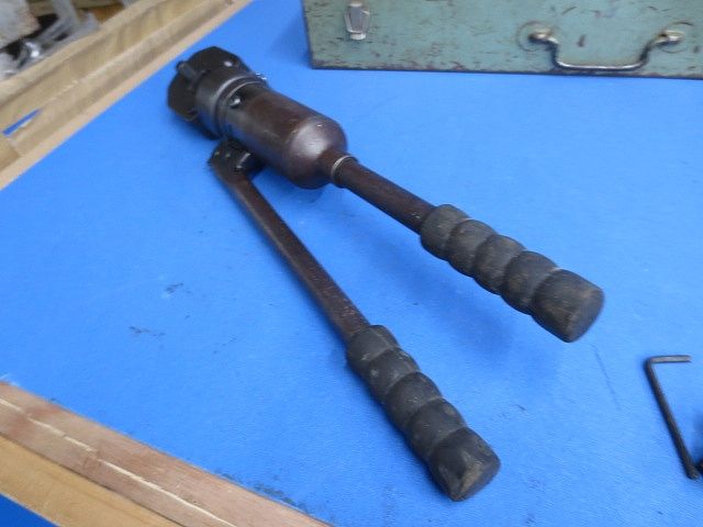 手動油圧式工具(ケース付)(ジャンク品) S-150