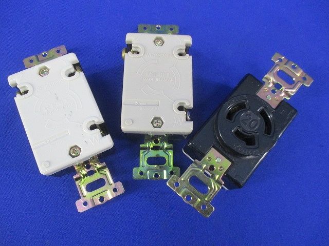 引掛埋込コンセント(3個入)(汚れ有)(ビス不足)National WF2320K