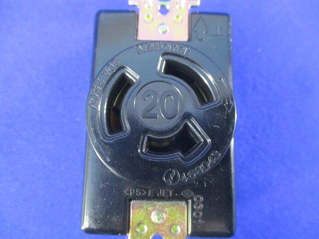 引掛埋込コンセント(3個入)(汚れ有)(ビス不足)National WF2320K