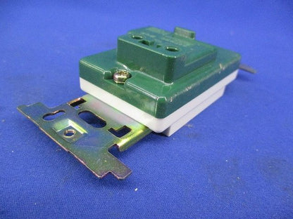 埋込コンセント(10個入)(キズ・汚れ有) WN1222