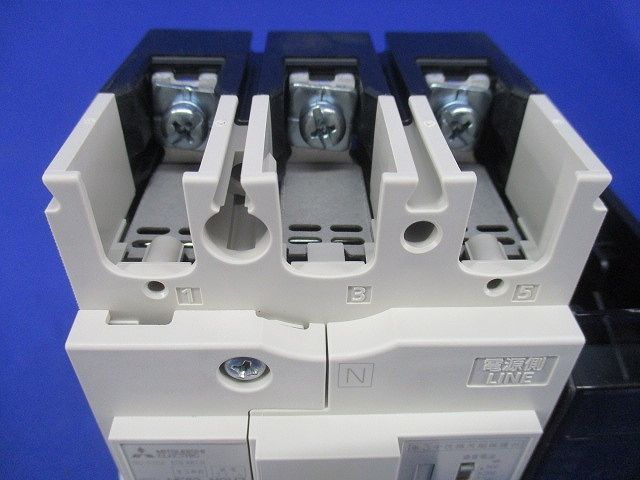 ノーヒューズブレーカ3P3E30A(単3中性線欠相保護,アラームスイッチ付) NF63-NCVZ