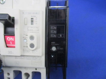 ノーヒューズブレーカ3P3E30A(単3中性線欠相保護,アラームスイッチ付) NF63-NCVZ