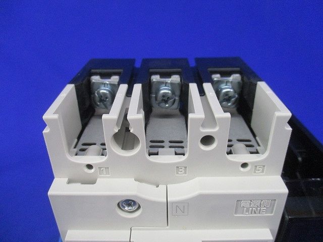 ノーヒューズブレーカ3P3E50A(単3中性線欠相保護,アラームスイッチ付) NF63-NCVZ