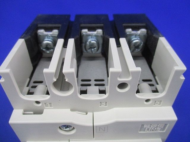 ノーヒューズブレーカー3P30A(アラームスイッチ無し)(汚れ有) NF63-NCV