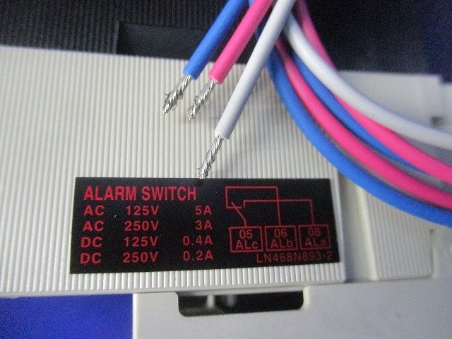 ノーヒューズブレーカ2P30A(汚れ有)(アラームスイッチ付) NF125-SV