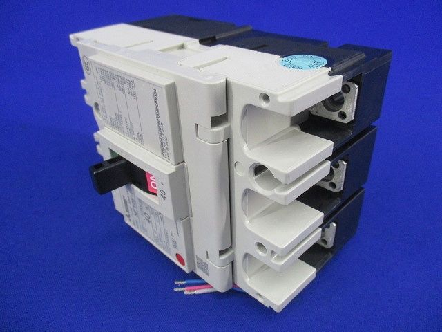 ノーヒューズブレーカ3P40A(アラームスイッチ付) NF125-HV