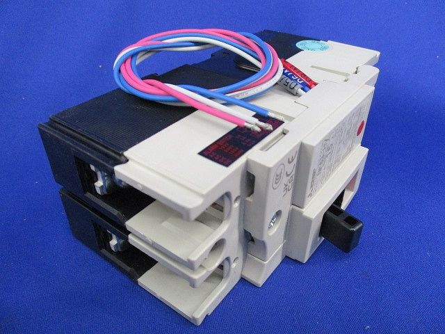 ノーヒューズブレーカ2P15A(アラームスイッチ付) NF63-HV