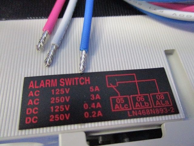 ノーヒューズブレーカ2P15A(アラームスイッチ付) NF63-HV