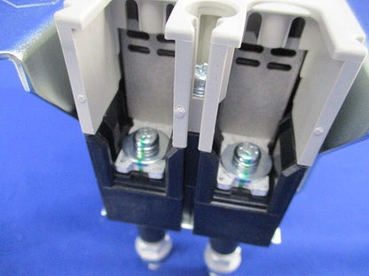 ノーヒューズブレーカ2P15A(カバー付)(アラームスイッチ付) NF63-CV