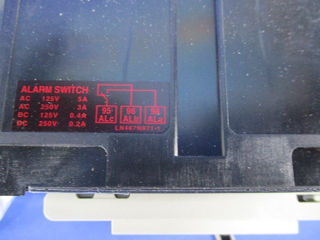 ノーヒューズブレーカ3P30A(アラームスイッチ付)(リード線端子台付) NF63-CV