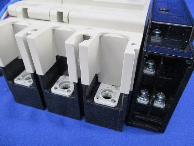 ノーヒューズブレーカ3P3E100A(単3中性線欠相保護,アラームスイッチ付) NF125-NCVZ