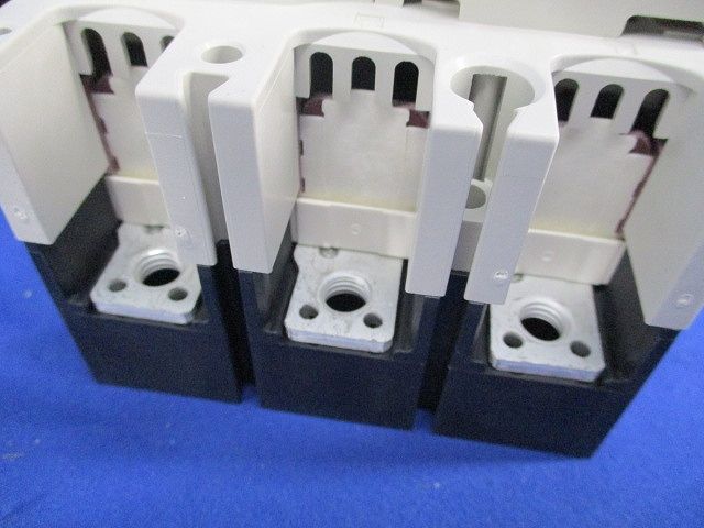 ノーヒューズブレーカ3P3E100A(単3中性線欠相保護,アラームスイッチ付) NF125-NCVZ