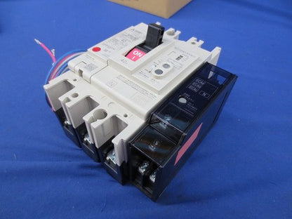 ノーヒューズブレーカ3P3E40A(単3中性線欠相保護,アラームスイッチ付) NF63-NCVZ