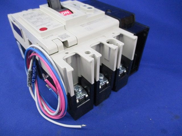 ノーヒューズブレーカ3P3E20A(アラームスイッチ付) NF63-NCVZ