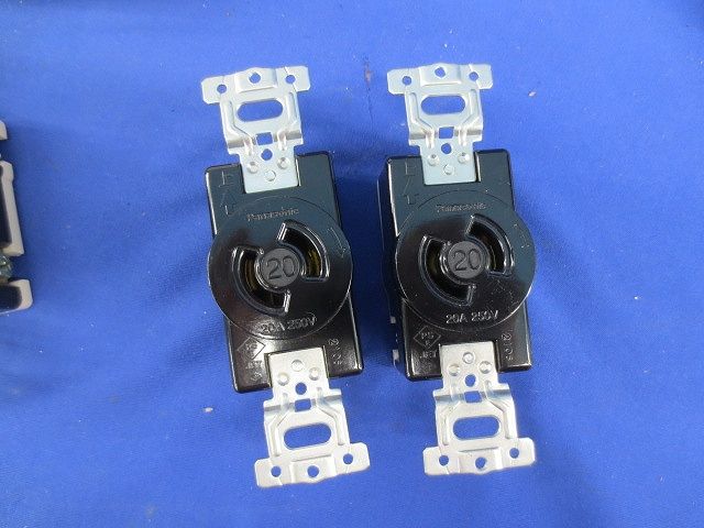 引掛埋込コンセントセット(混在4個入) WF2220K他