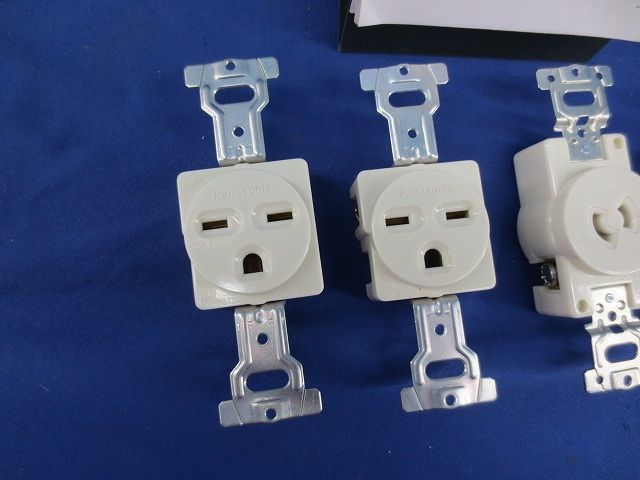 埋込コンセントセット(メーカー混在4個入) WF3012K他