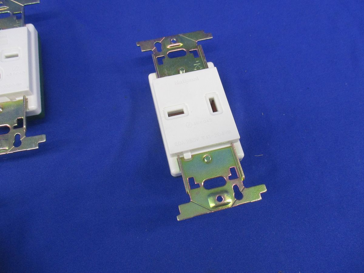 埋込アース付コンセントセット(混在7個入)(傷・汚れ有) WN1122他