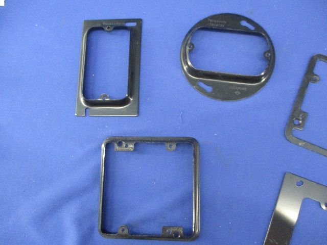 塗装中型四角丸穴カバー(混在12個入)(キズ・汚れ有) DS43112B他