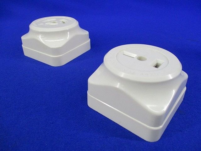 引掛露出コンセントセット(混在3個入)(ミルキーホワイト)National WK2320K他