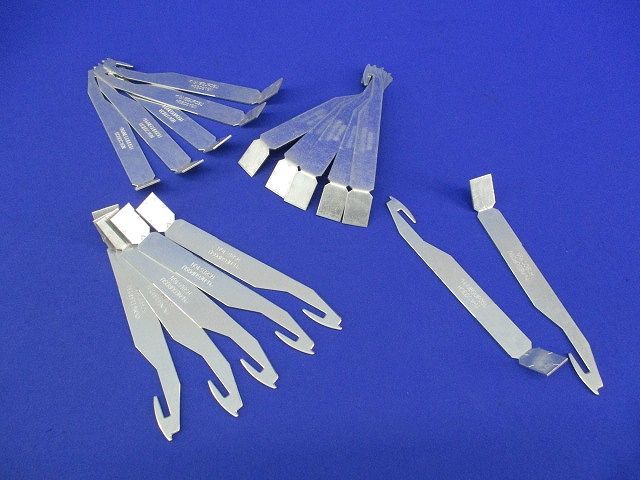 セルフロックバンド用支持金具(17個入) HSBDS1GN
