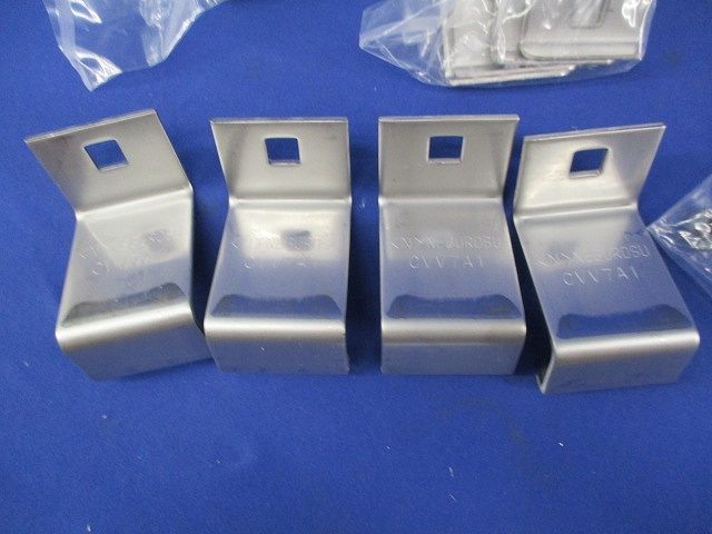 立上りカバー止め金具(ステンレス)(4組入) CVV7A1
