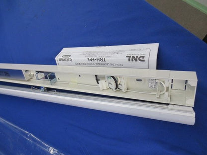 LED建築化照明(調光兼用型) TRH1000WWD-K2-FPL