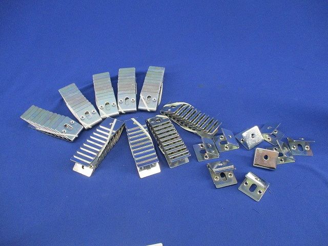傾斜金具(100個入) BP23-1A